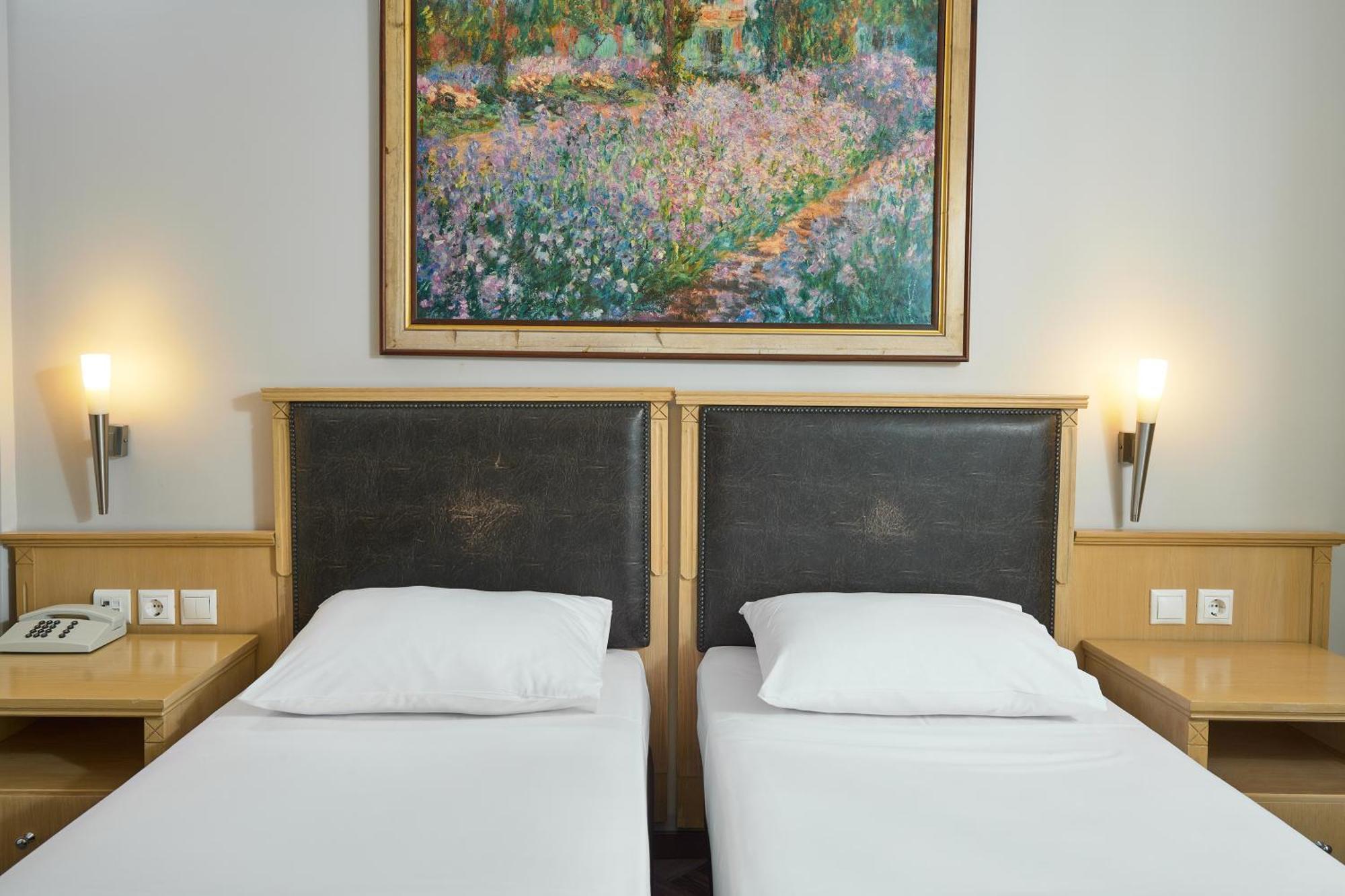 Iris Hotel แธร์มี ภายนอก รูปภาพ