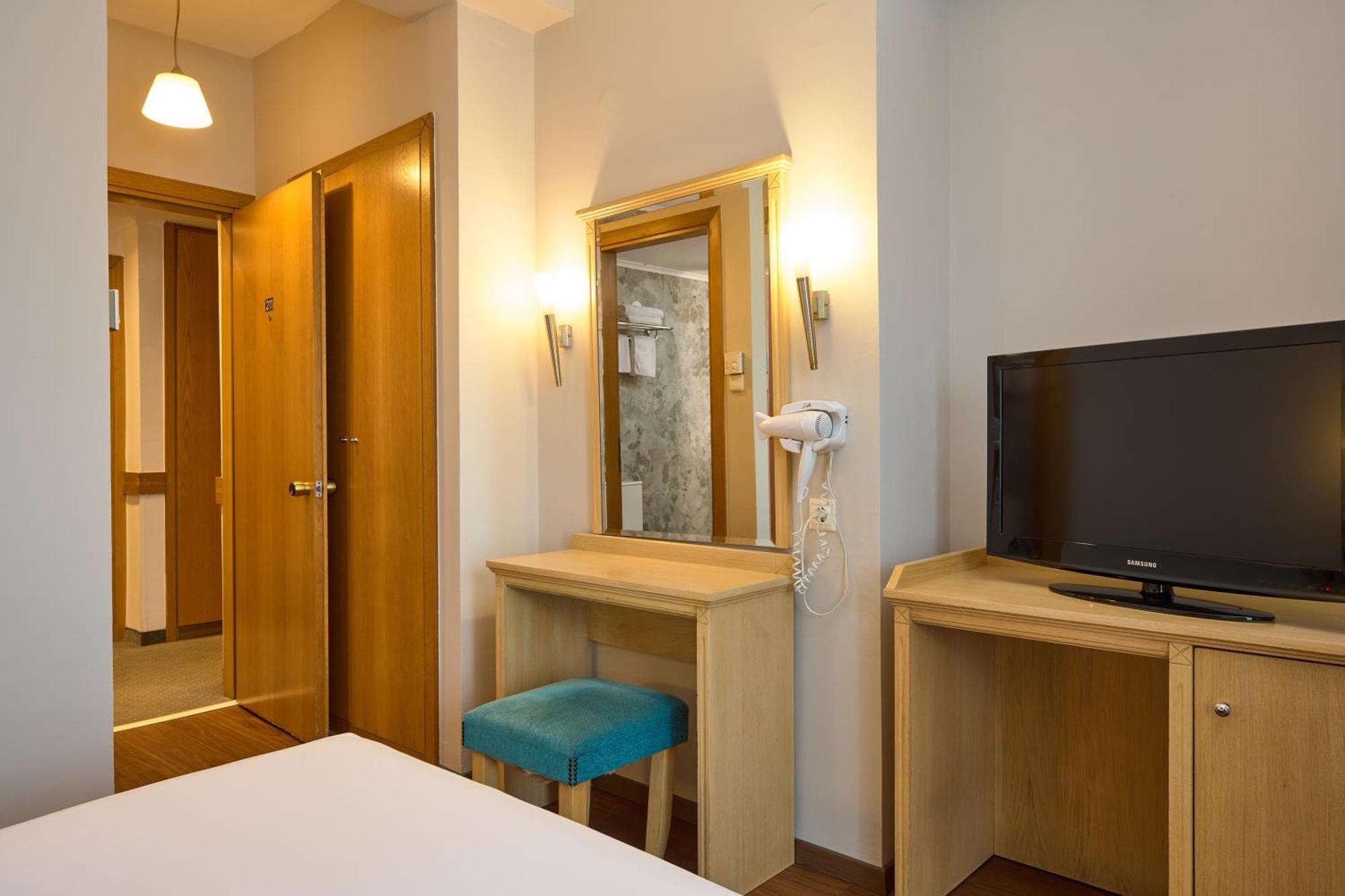 Iris Hotel แธร์มี ภายนอก รูปภาพ